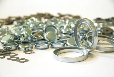 Stalowe elementy wykrawane i wytłaczane